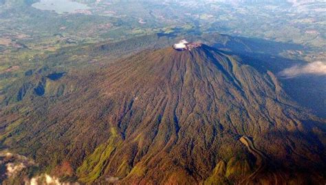 Menikmati Keindahan Gunung Ciremai di Wisata Alam Yang Memesona